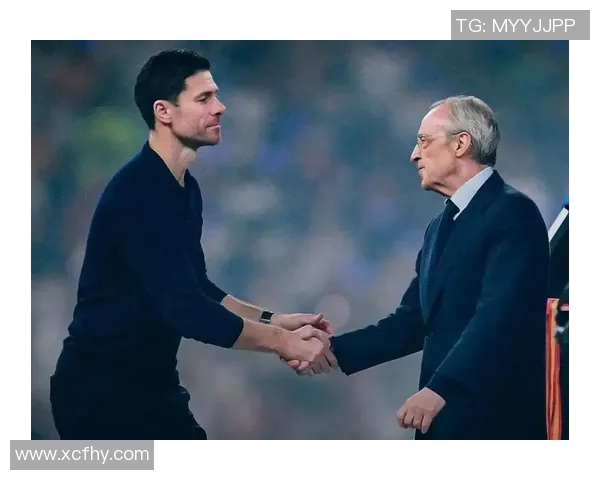 足球明星与热情粉丝亲密互动瞬间视频引发网络热议与感动